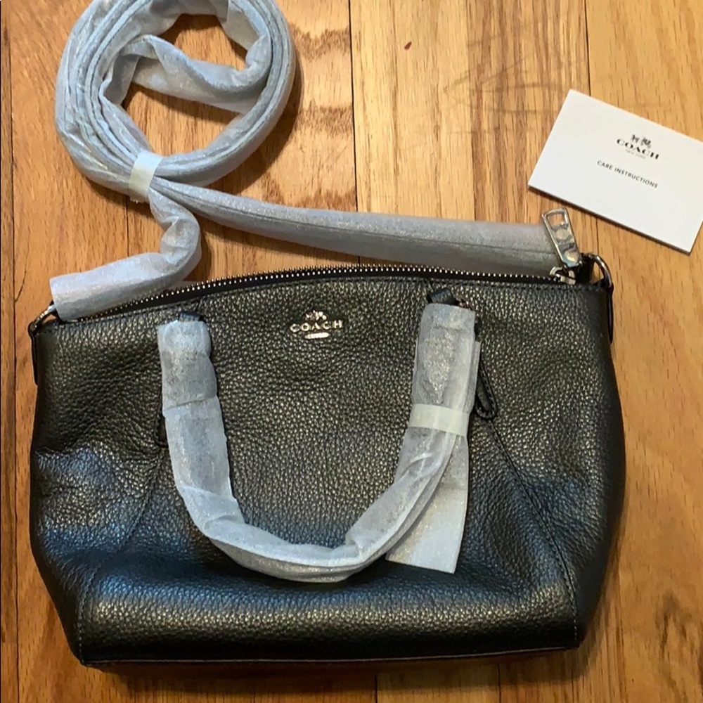 NWT COACH Authentic hand/shoulder/crossbody bag